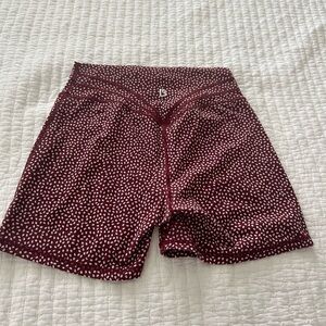 BUFF BUNNY WORKOUT SHORTS SIZE M